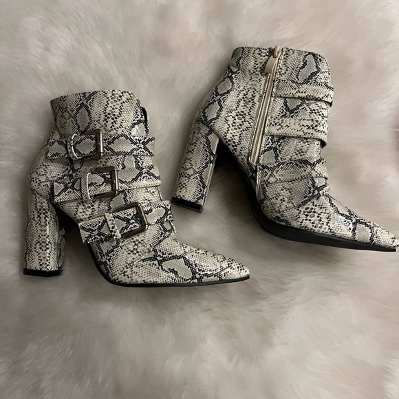 Snake print booties - Picture 1 of 6